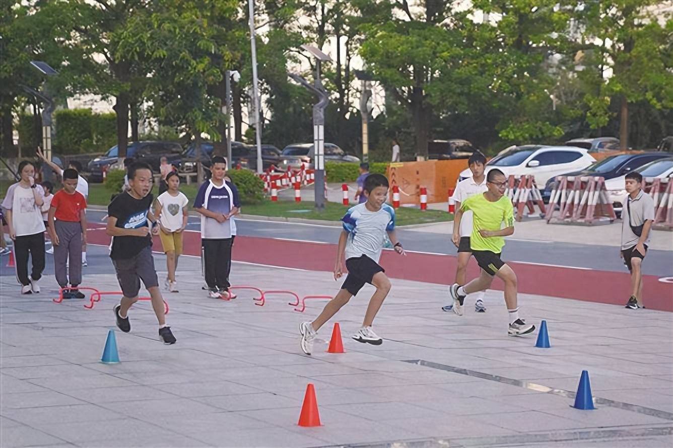 体育“外卖”悄然走红，家长青睐社区拼团