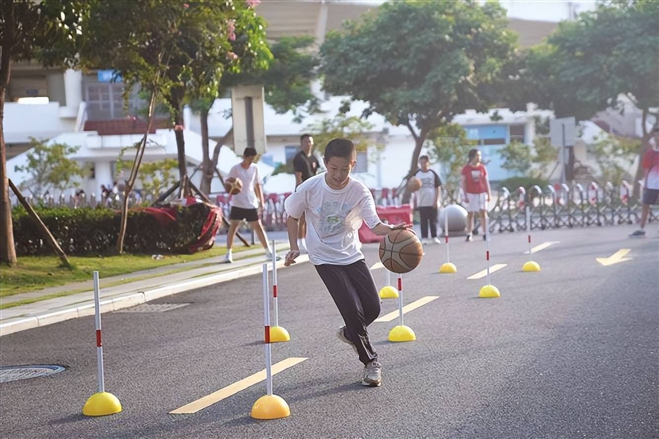 体育“外卖”悄然走红，家长青睐社区拼团