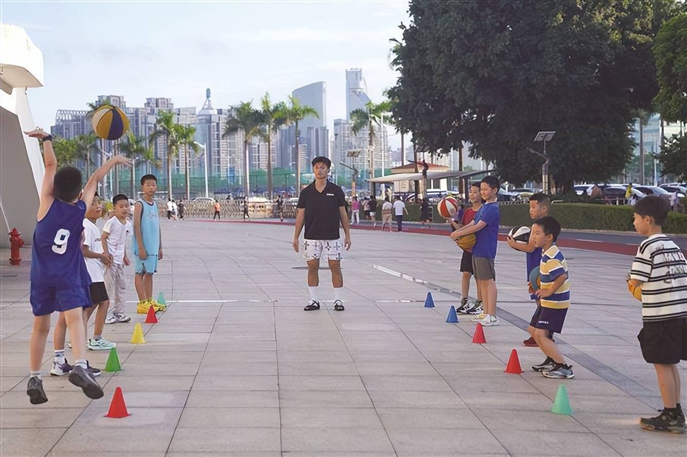 体育“外卖”悄然走红，家长青睐社区拼团