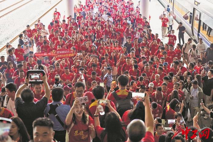 一线蹲点影像丨“苏超”·热爱