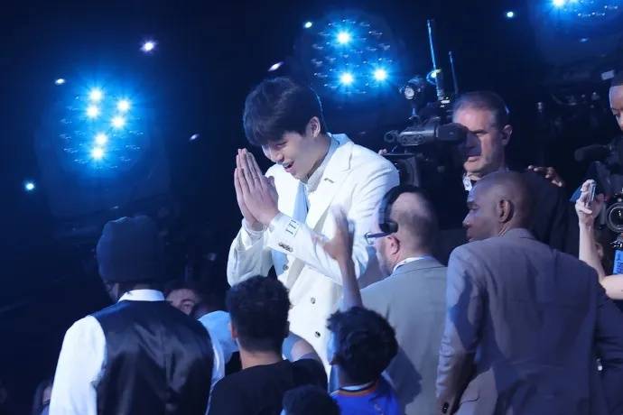 杨瀚森将穿16号球衣，或于7月12日首秀对阵金州勇士，直播回应选16号原因