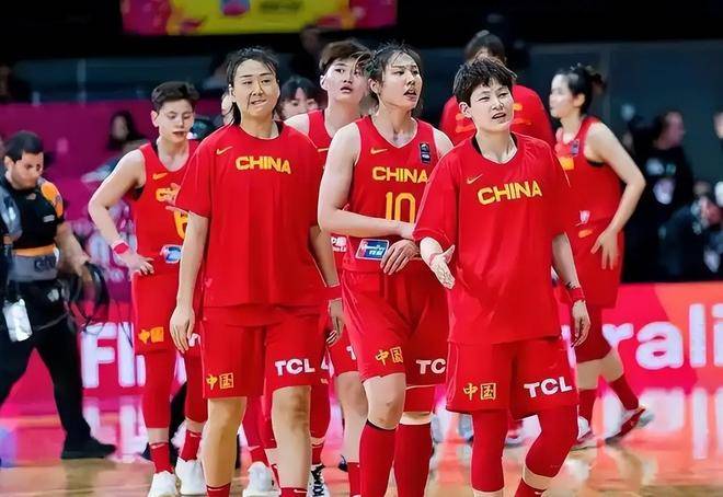 化妆染发做美甲,卷入“小三风波”的李梦,撕开体育圈的伪善