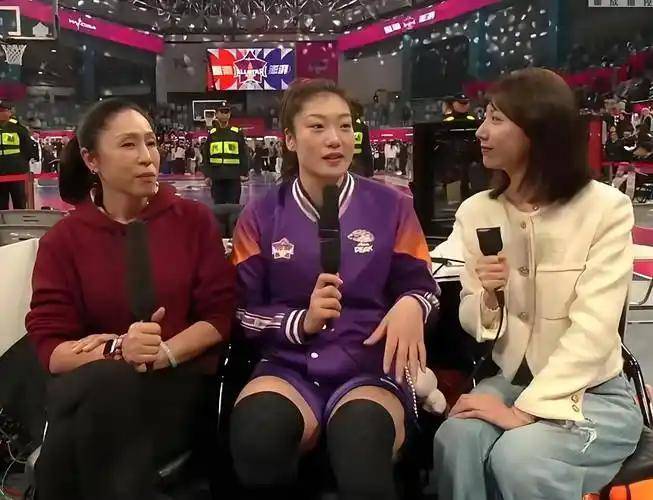 化妆染发做美甲，卷入“小三风波”的李梦，撕开体育圈的伪善