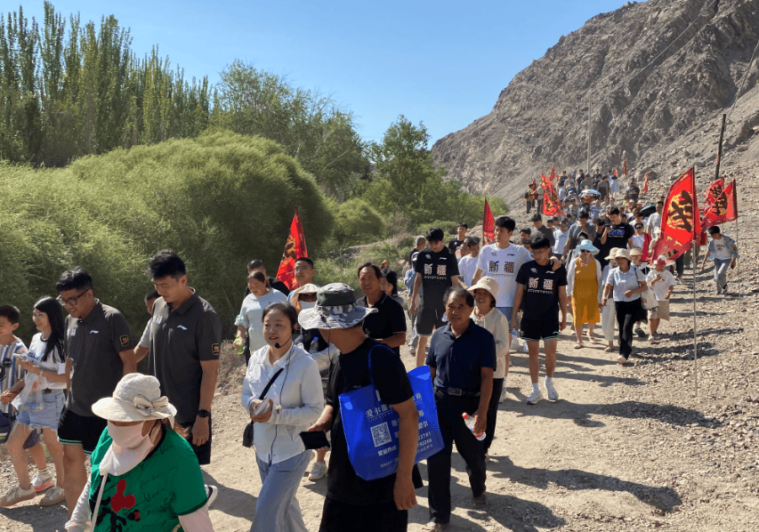 库尔勒铁门关通关仪式举行 CBA球员沉浸式体验丝路文化