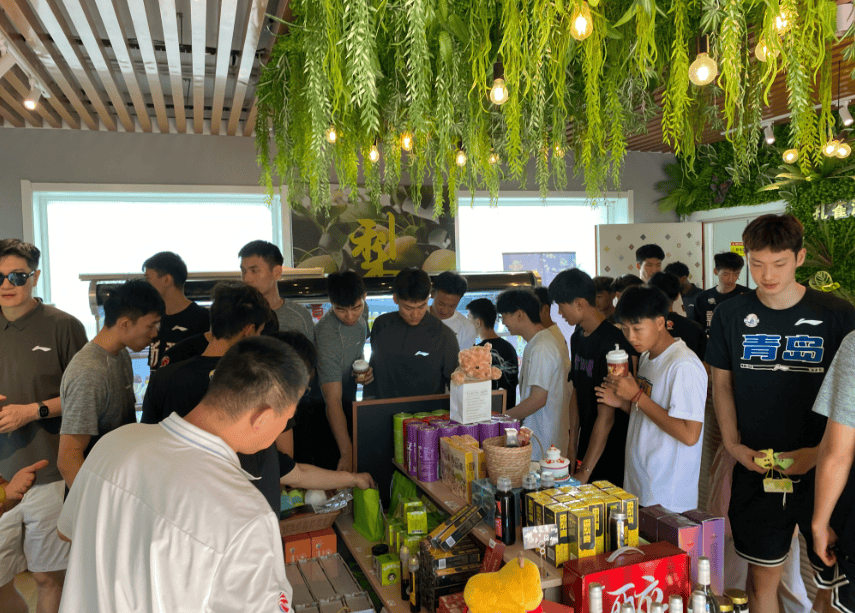 库尔勒铁门关通关仪式举行 CBA球员沉浸式体验丝路文化