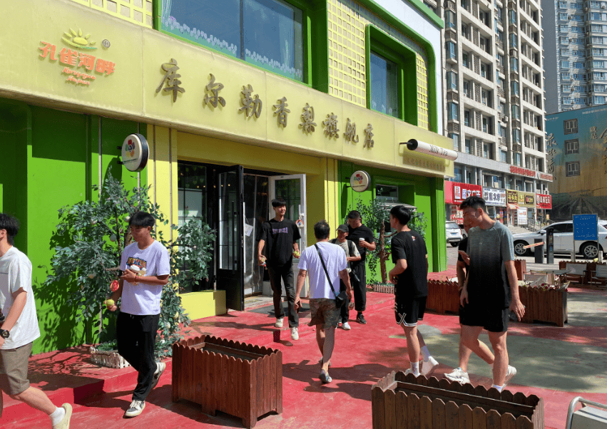 库尔勒铁门关通关仪式举行 CBA球员沉浸式体验丝路文化