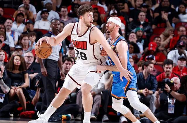 在老鹰官宣签下当特后,休斯顿火箭欲签下36+12的超级后场