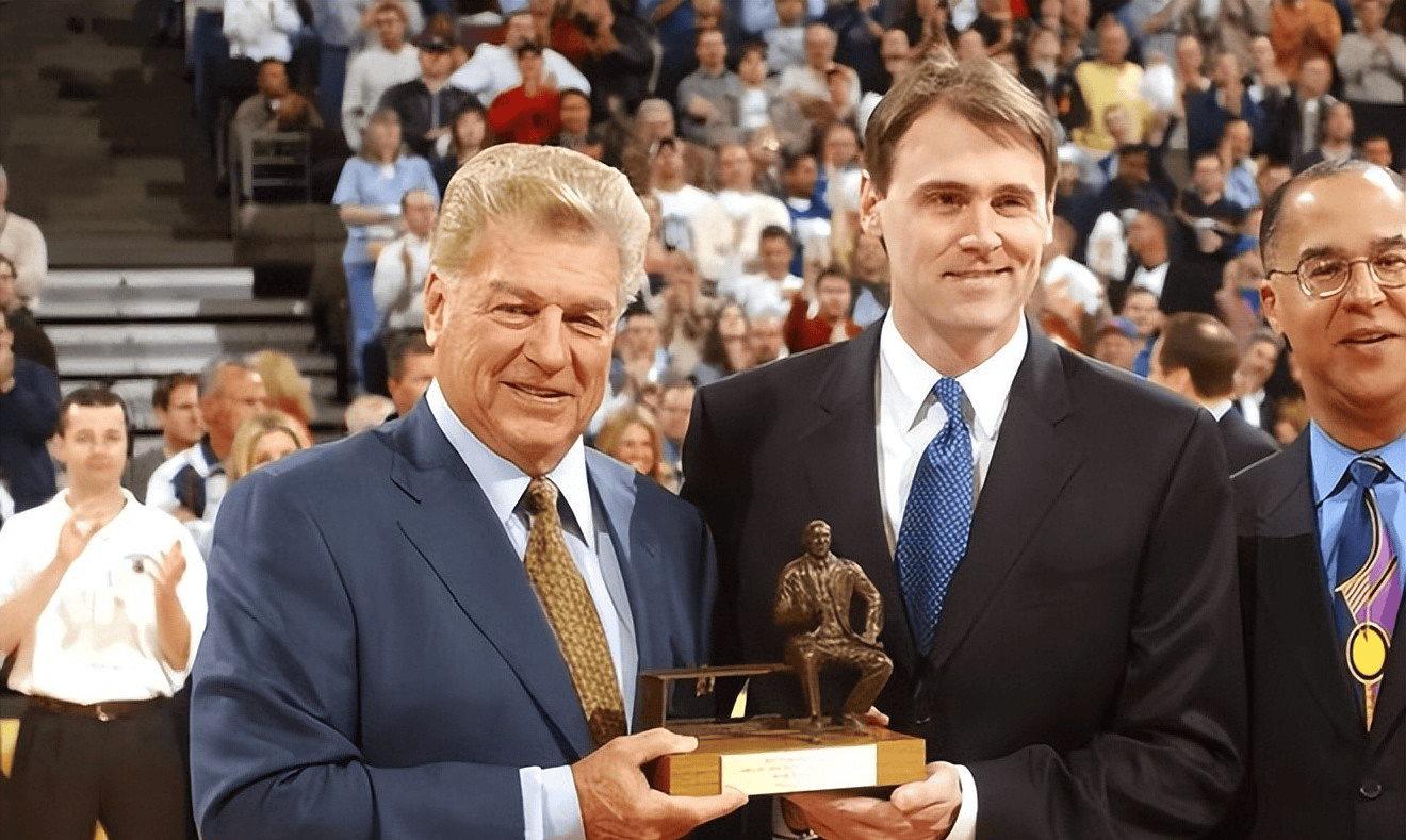 印第安纳步行者官方宣布，与65岁的主帅里克·卡莱尔达成一份多年续约合同