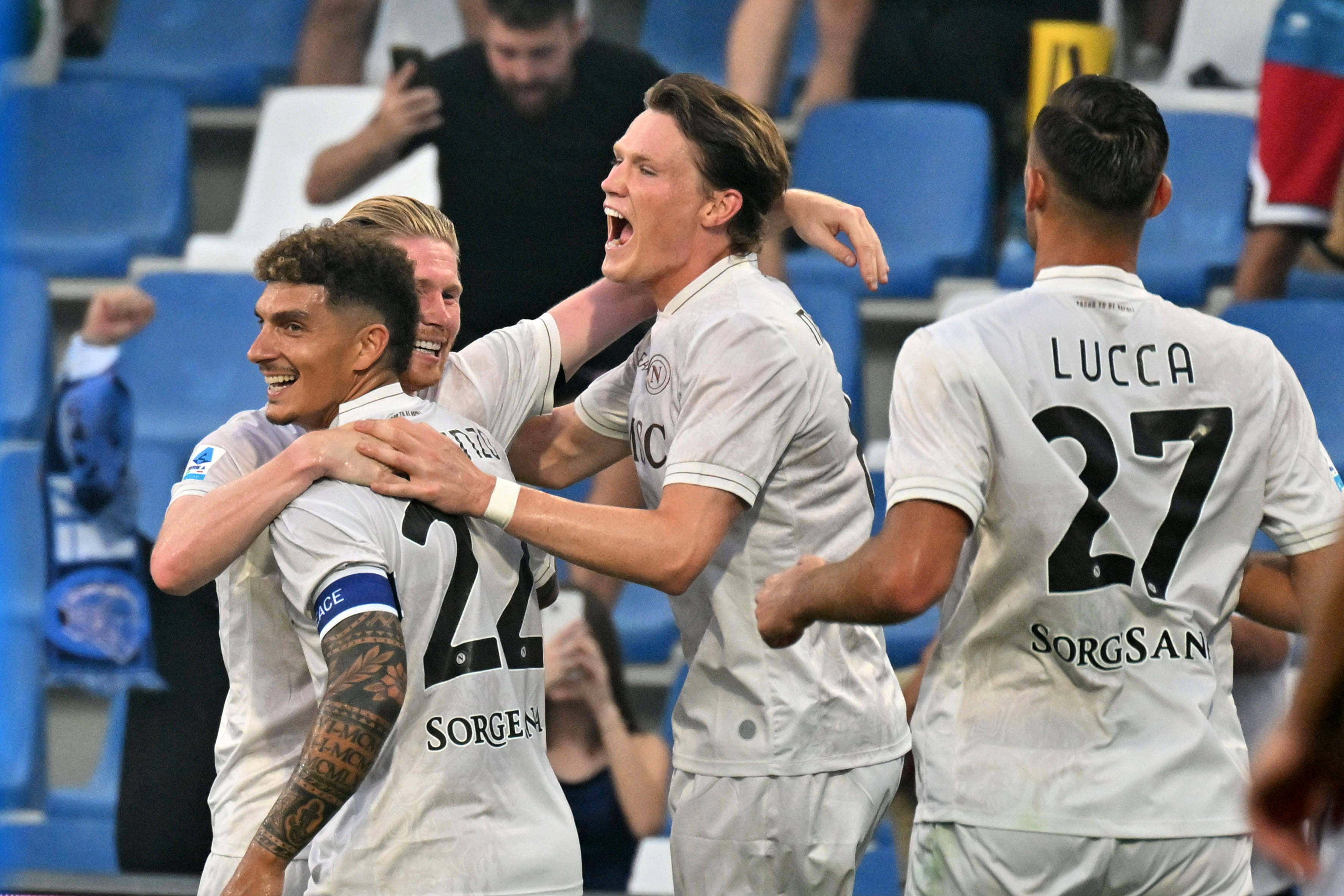 (体育)足球——意甲:那不勒斯胜萨索洛