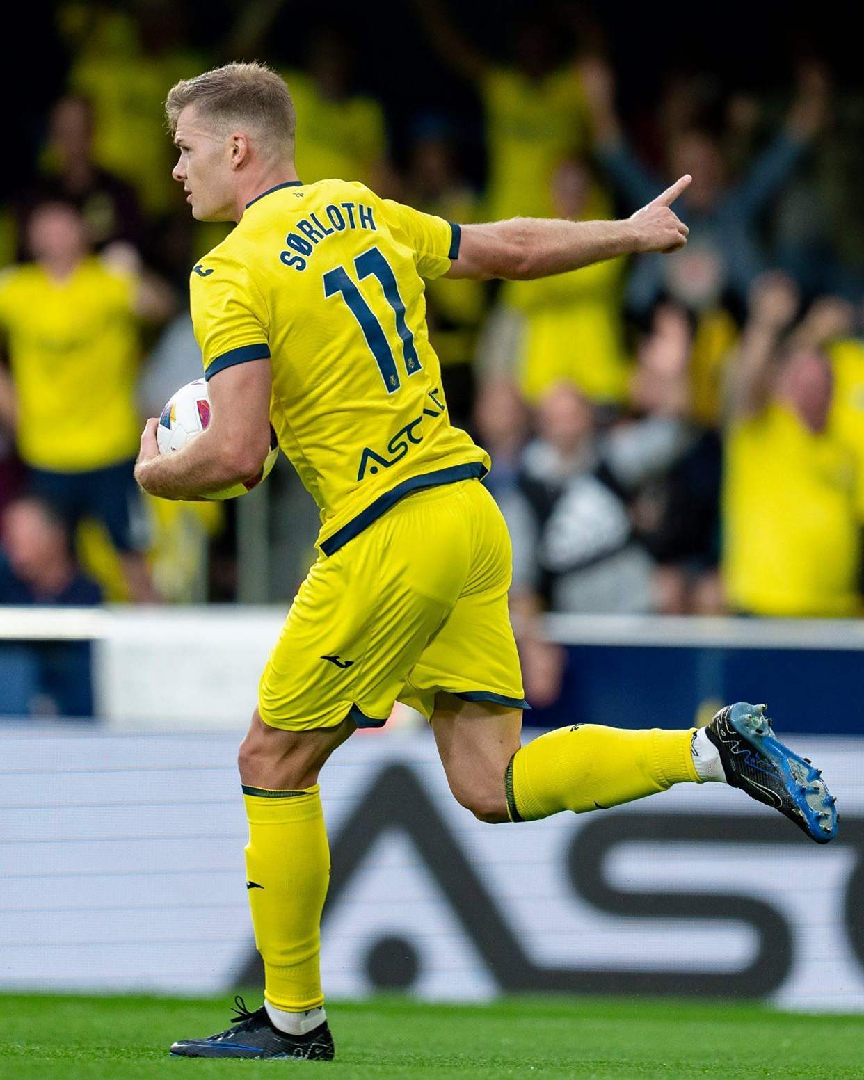 欧冠-热刺VS黄潜：热刺要争气，欧冠资格都被温格质疑